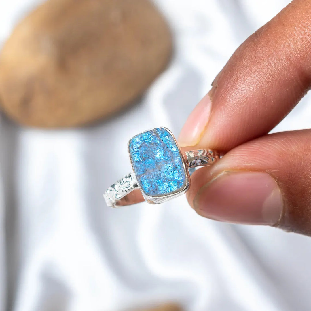 Raw Labradorite Sterling Silver Ring: Floral Boho Gemstone