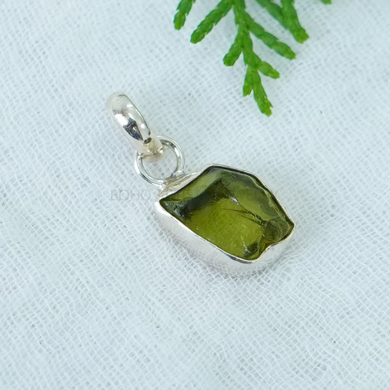Raw Peridot Pendant, Peridot Crystal Pendant, August Birthstone, Raw Gemstone Pendant, Healing Crystal, Peridot Necklace - Gift for Her