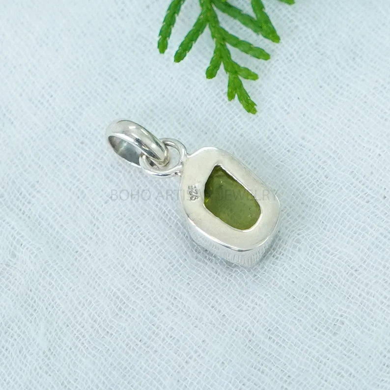 Raw Peridot Pendant, Peridot Crystal Pendant, August Birthstone, Raw Gemstone Pendant, Healing Crystal, Peridot Necklace - Gift for Her