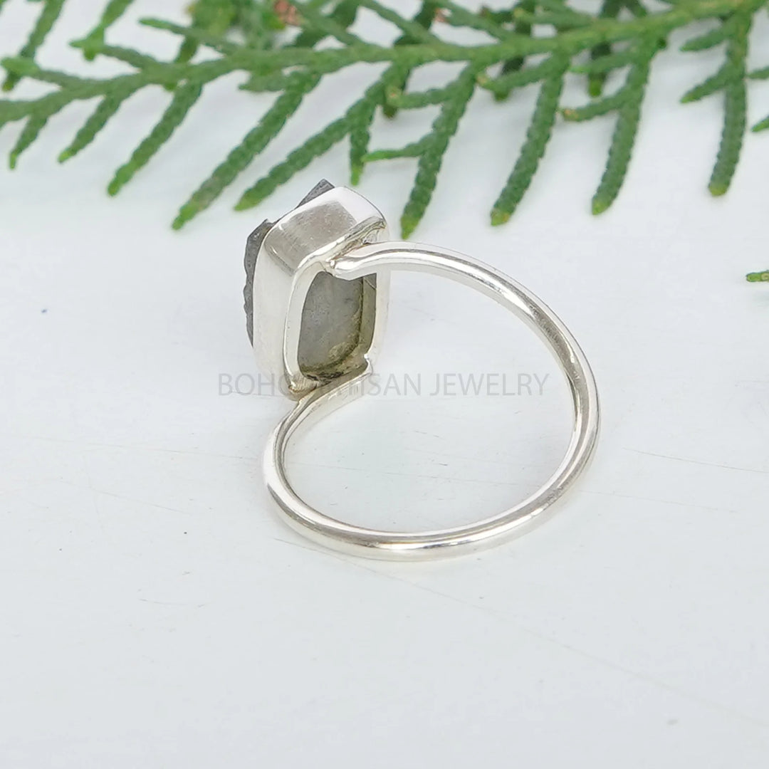 Raw Labradorite Twisted Ring, Rough Labradorite Ring, Sterling Silver 925 Jewelry, Handmade Silver Band, Raw Crystal, Birthday Gift For Her