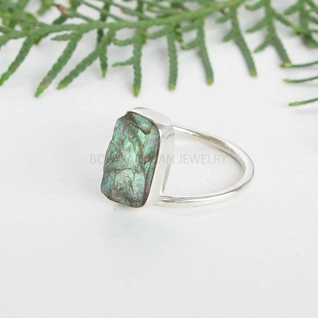 Raw Labradorite Twisted Ring, Rough Labradorite Ring, Sterling Silver 925 Jewelry, Handmade Silver Band, Raw Crystal, Birthday Gift For Her